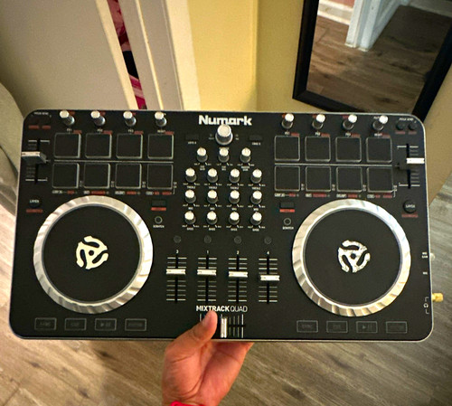 Numark mixtrack quad deck - quad, 4-deck